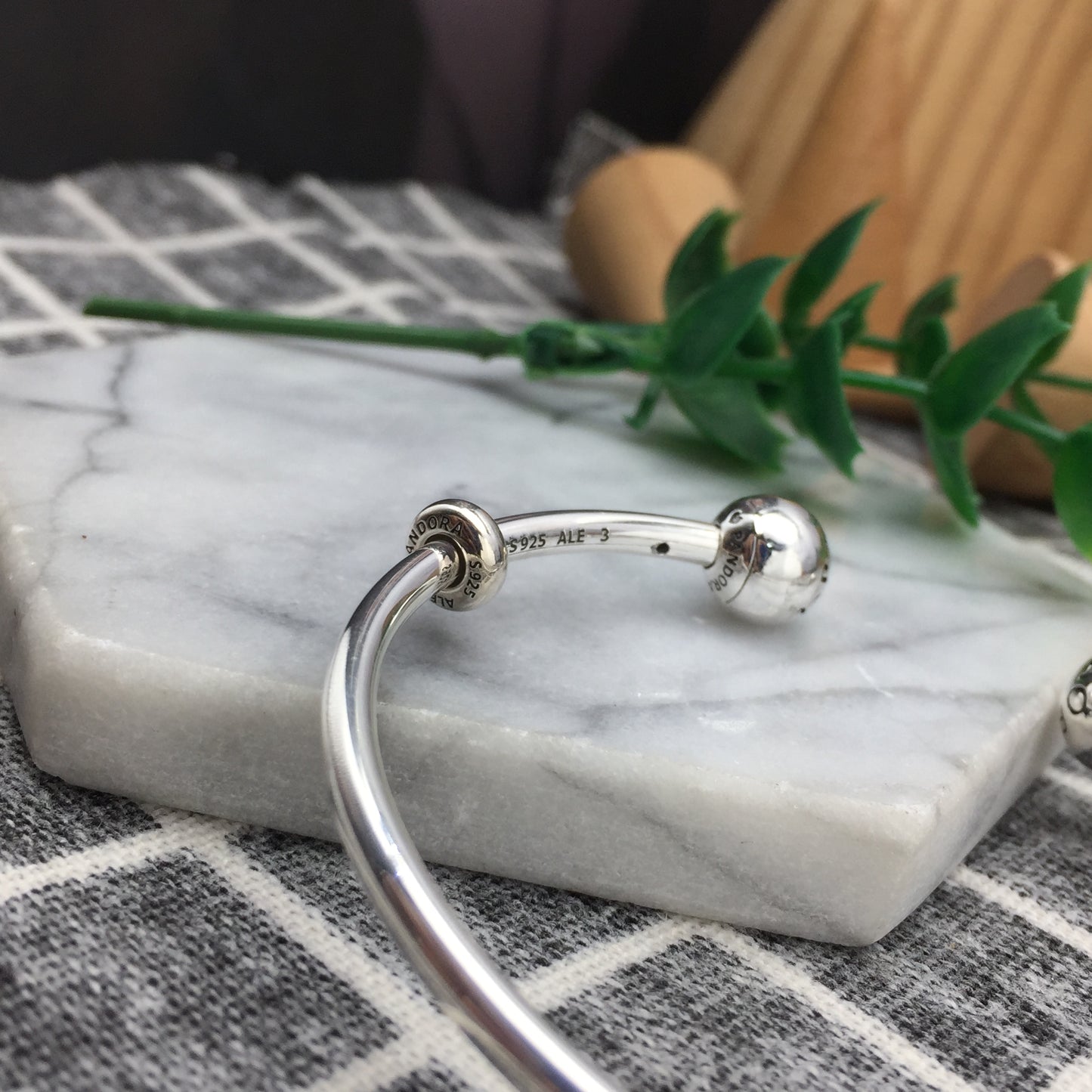 596477