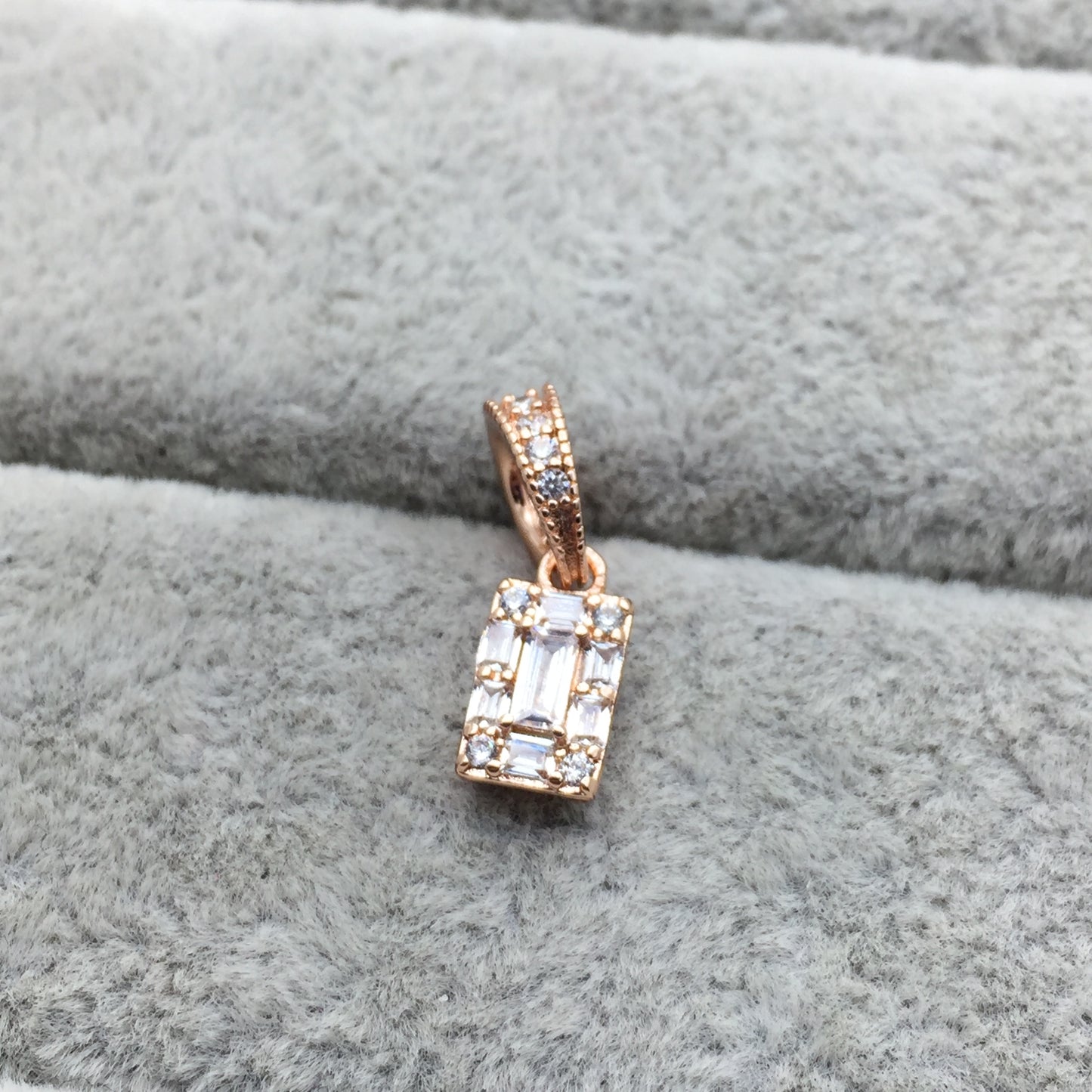 387543CZ