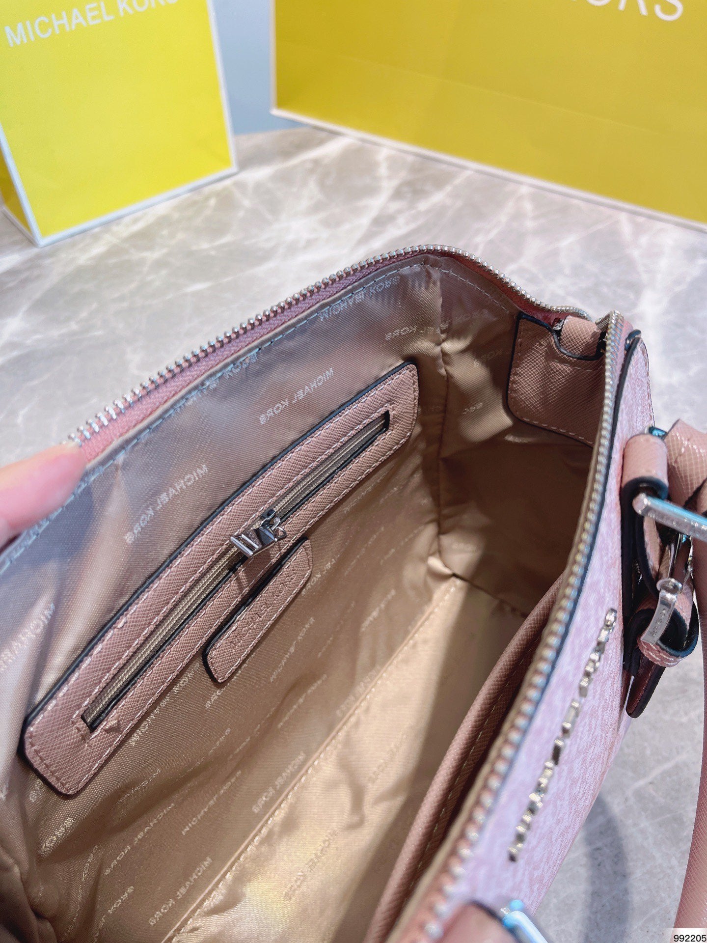 MK-BAG582