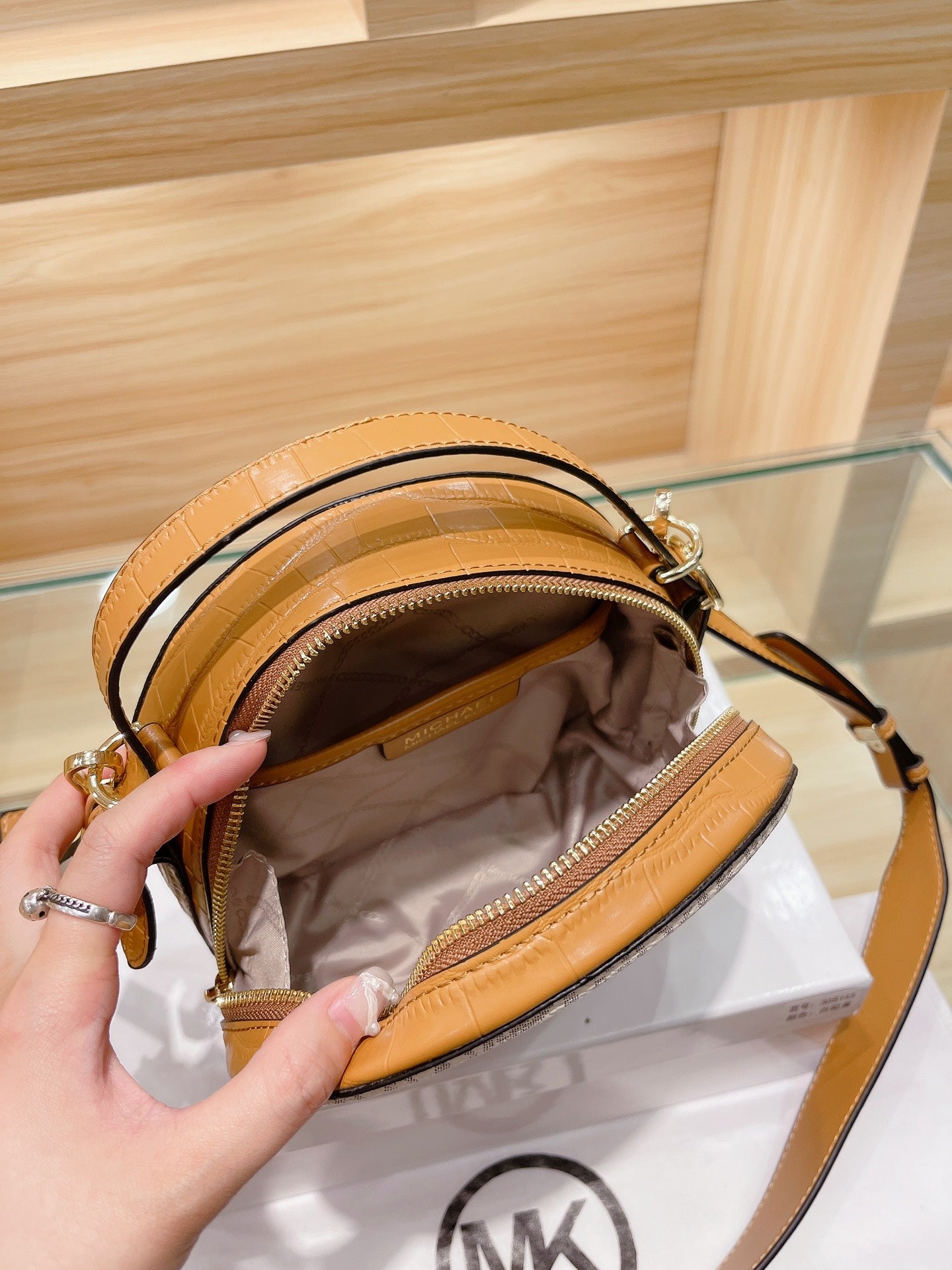 MK-BAG572