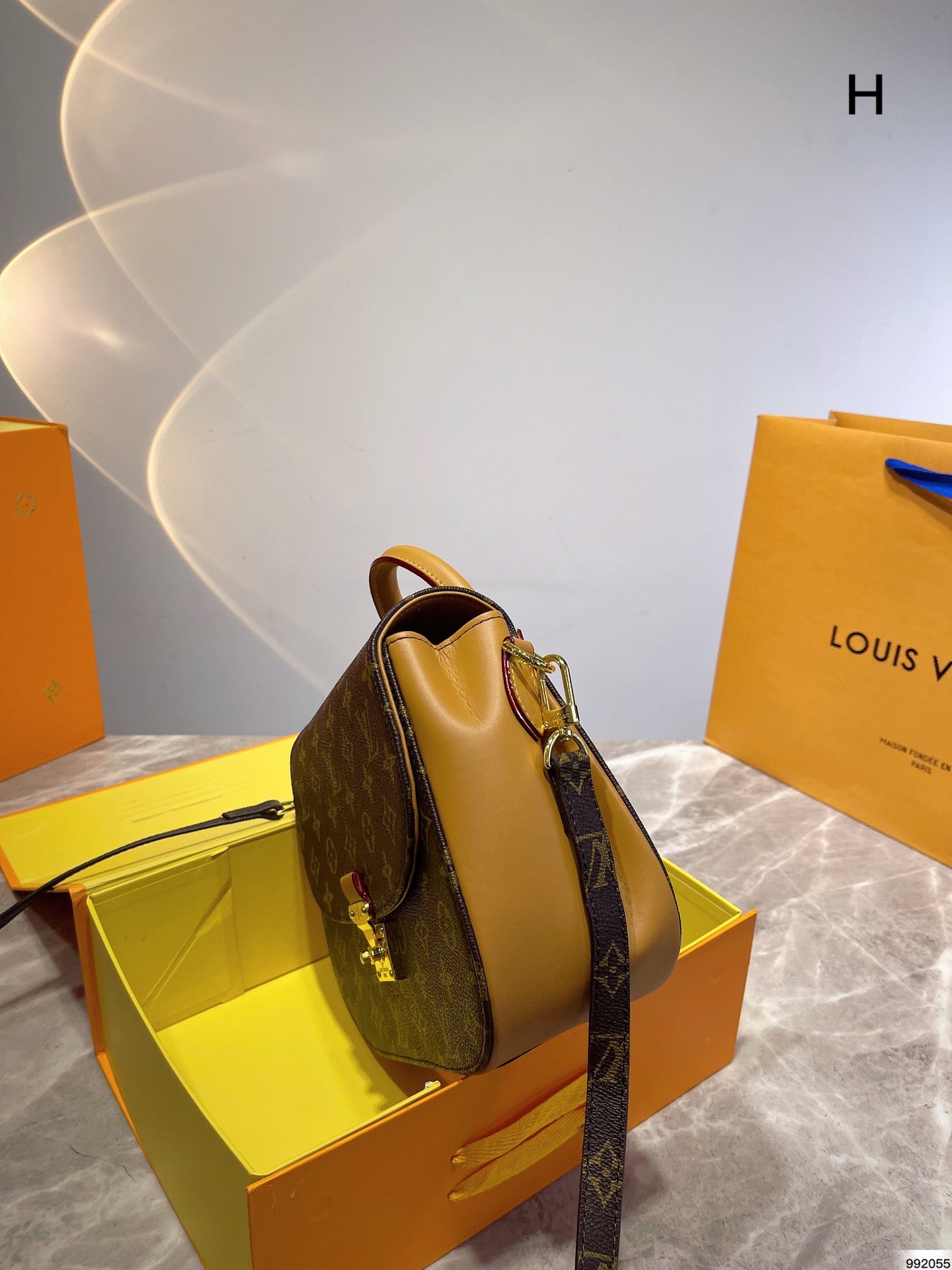 LV-BAG512