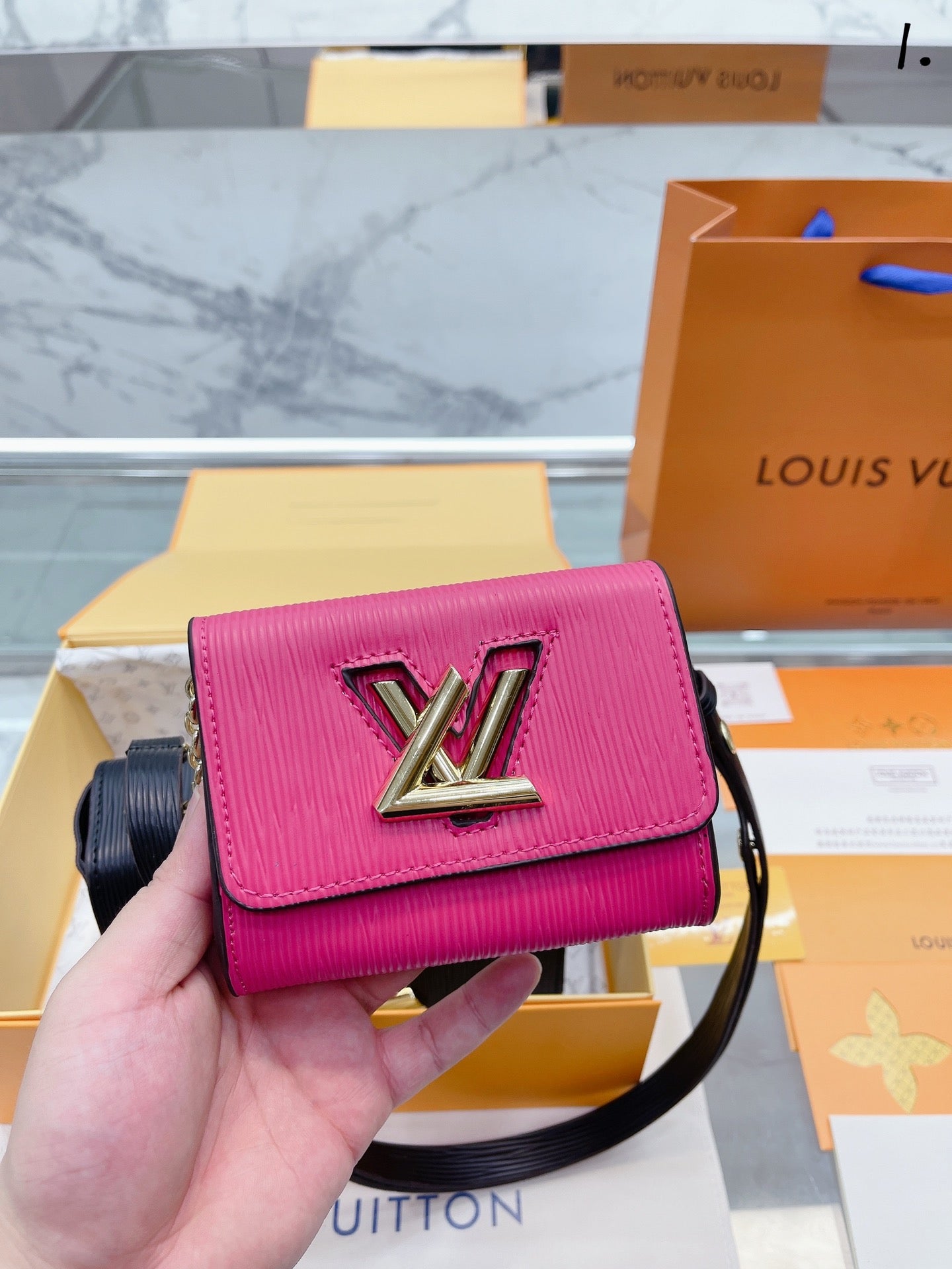 LV-BAG593