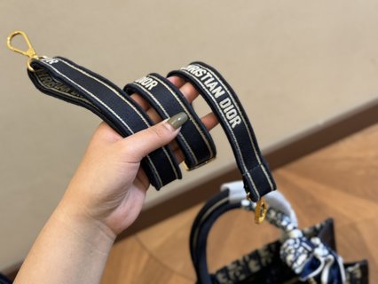 DIOR-749