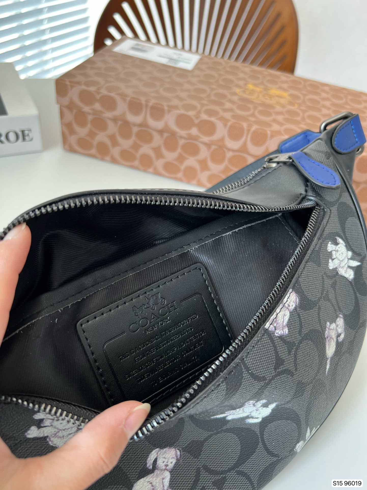 Co-BAG575