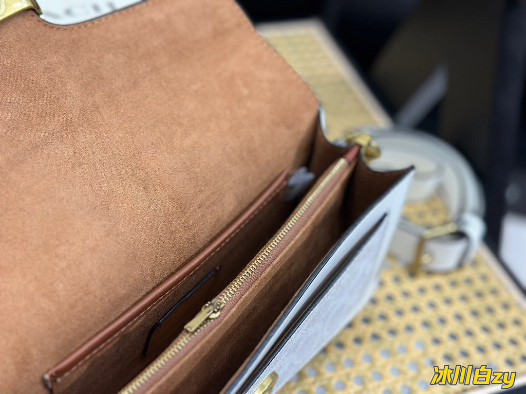 Co-BAG587