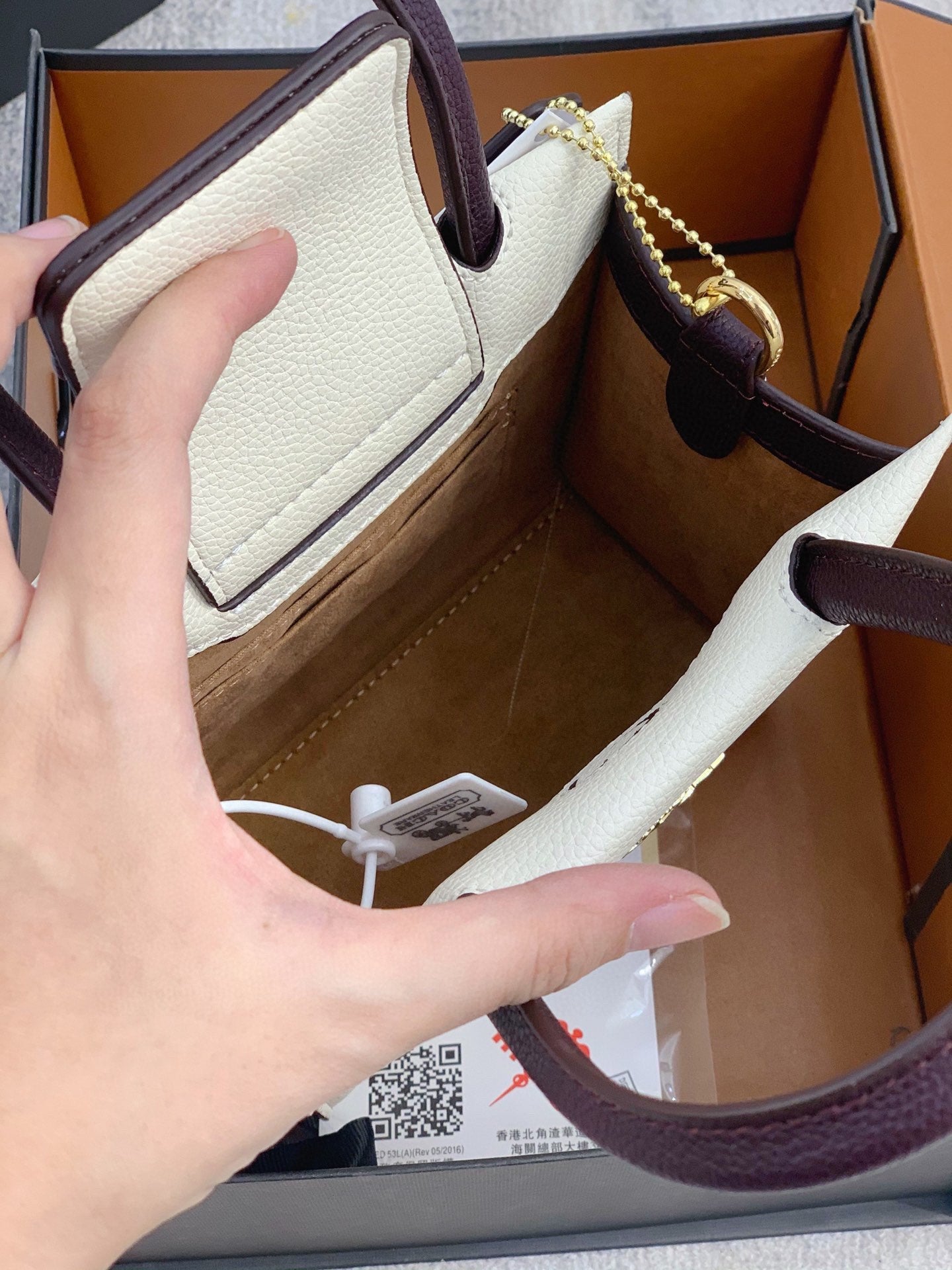 Co-BAG122