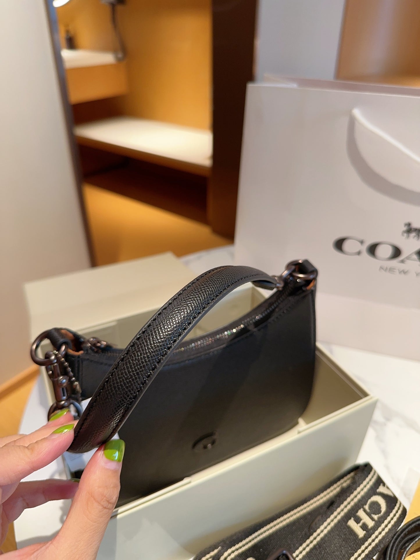 Co-BAG595