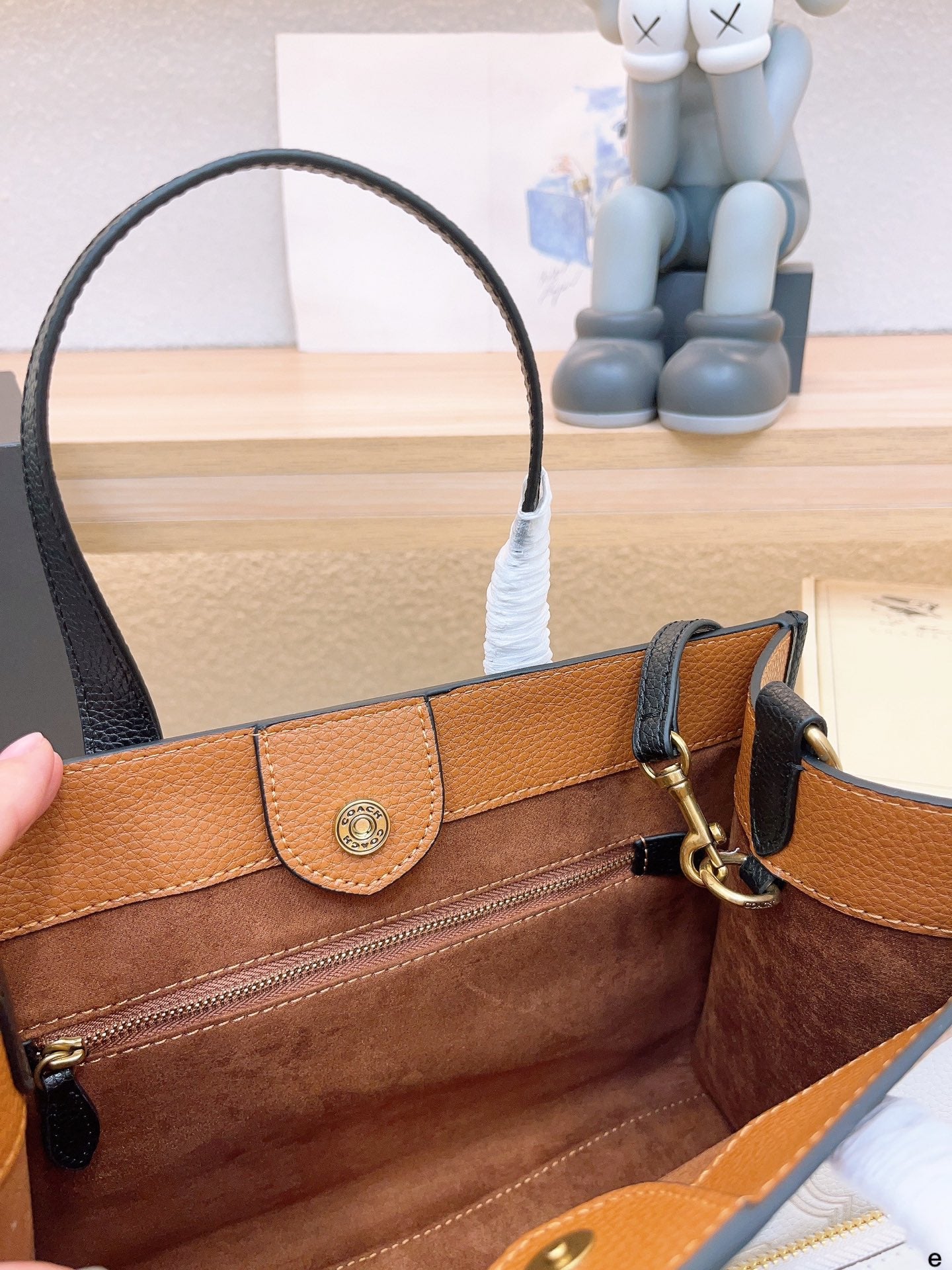 Co-BAG142