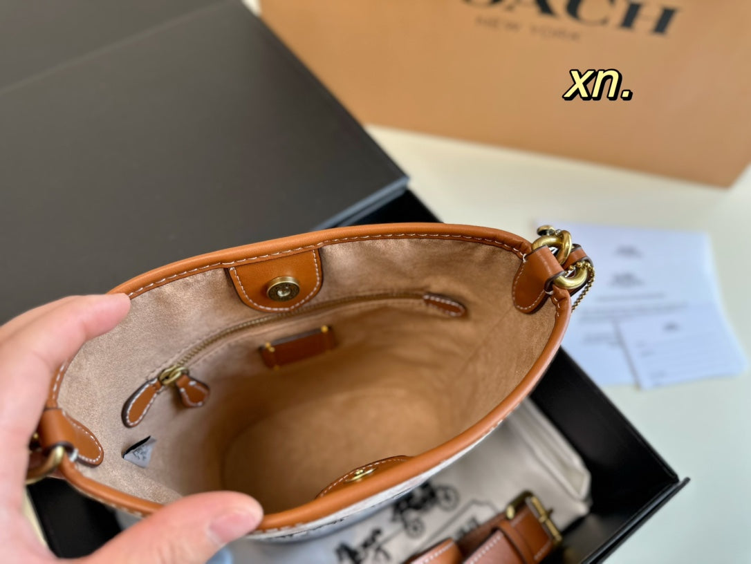 Co-BAG557
