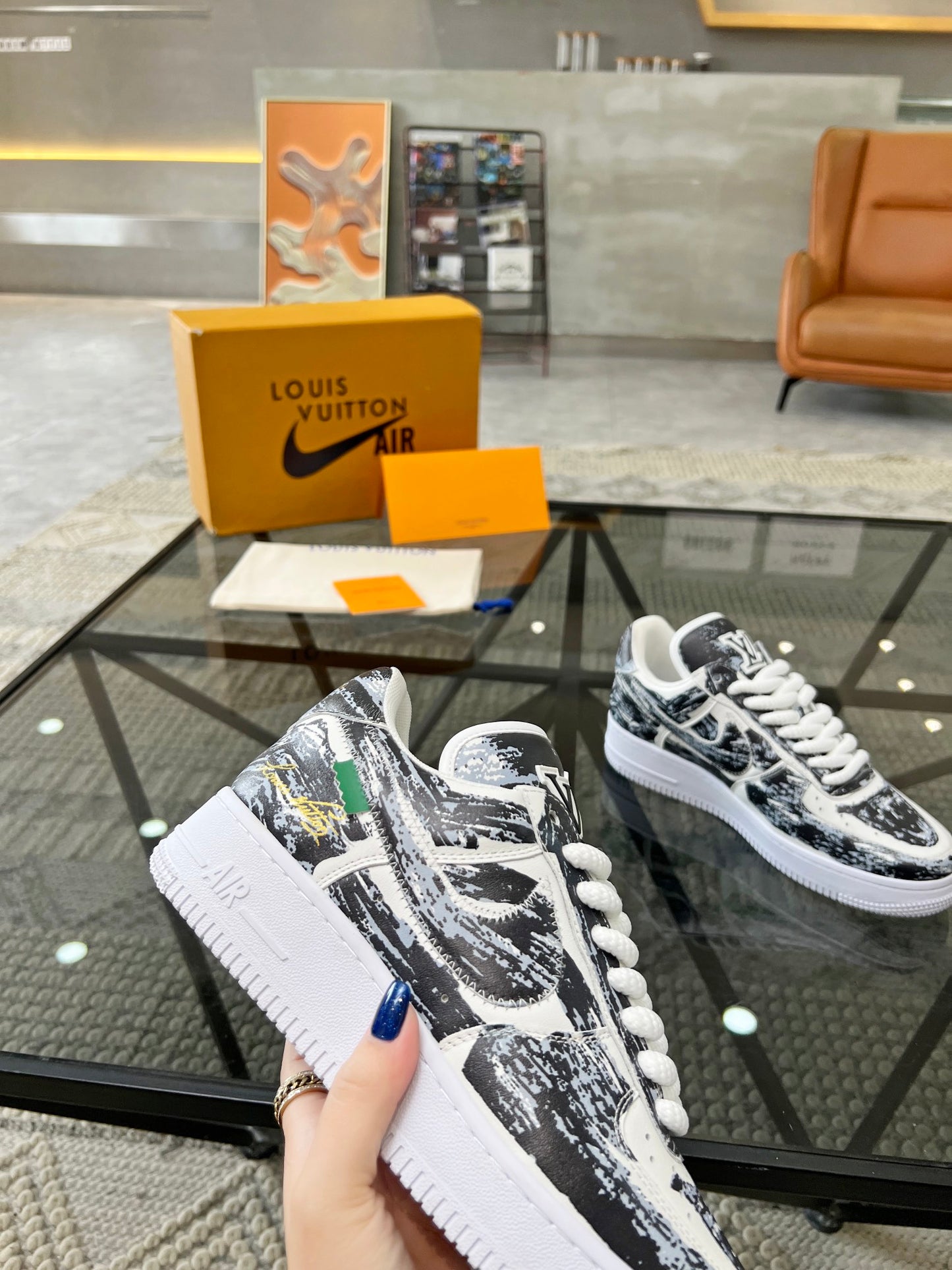 LV-102Shoes