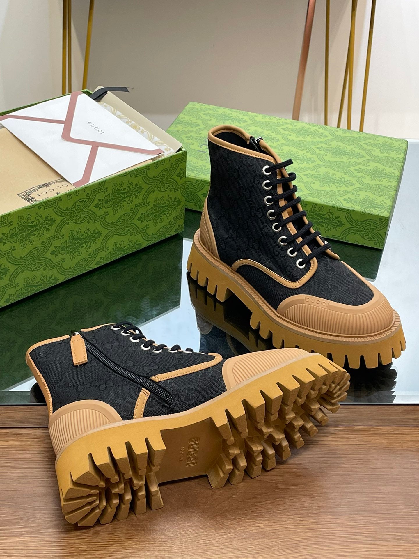 Gucci-048Shoes