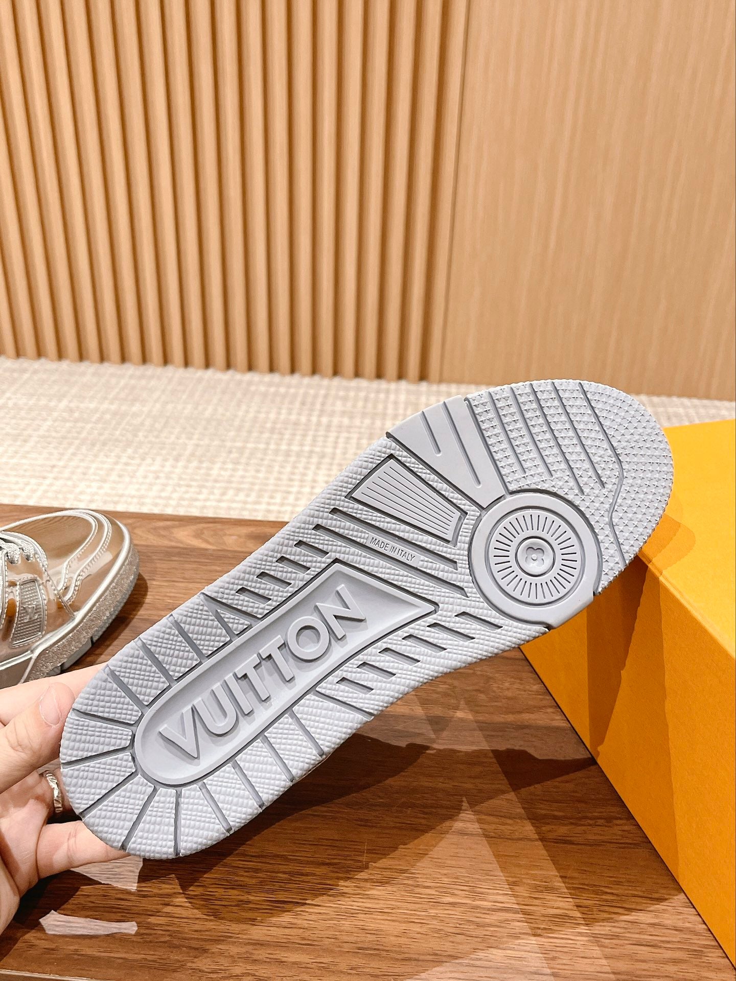LV-041shoes