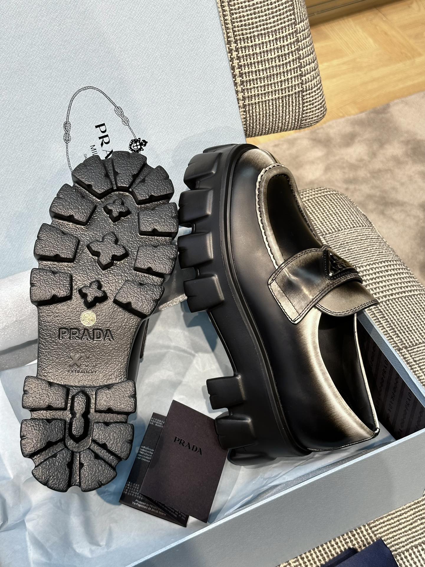 PRADA-014Shoes