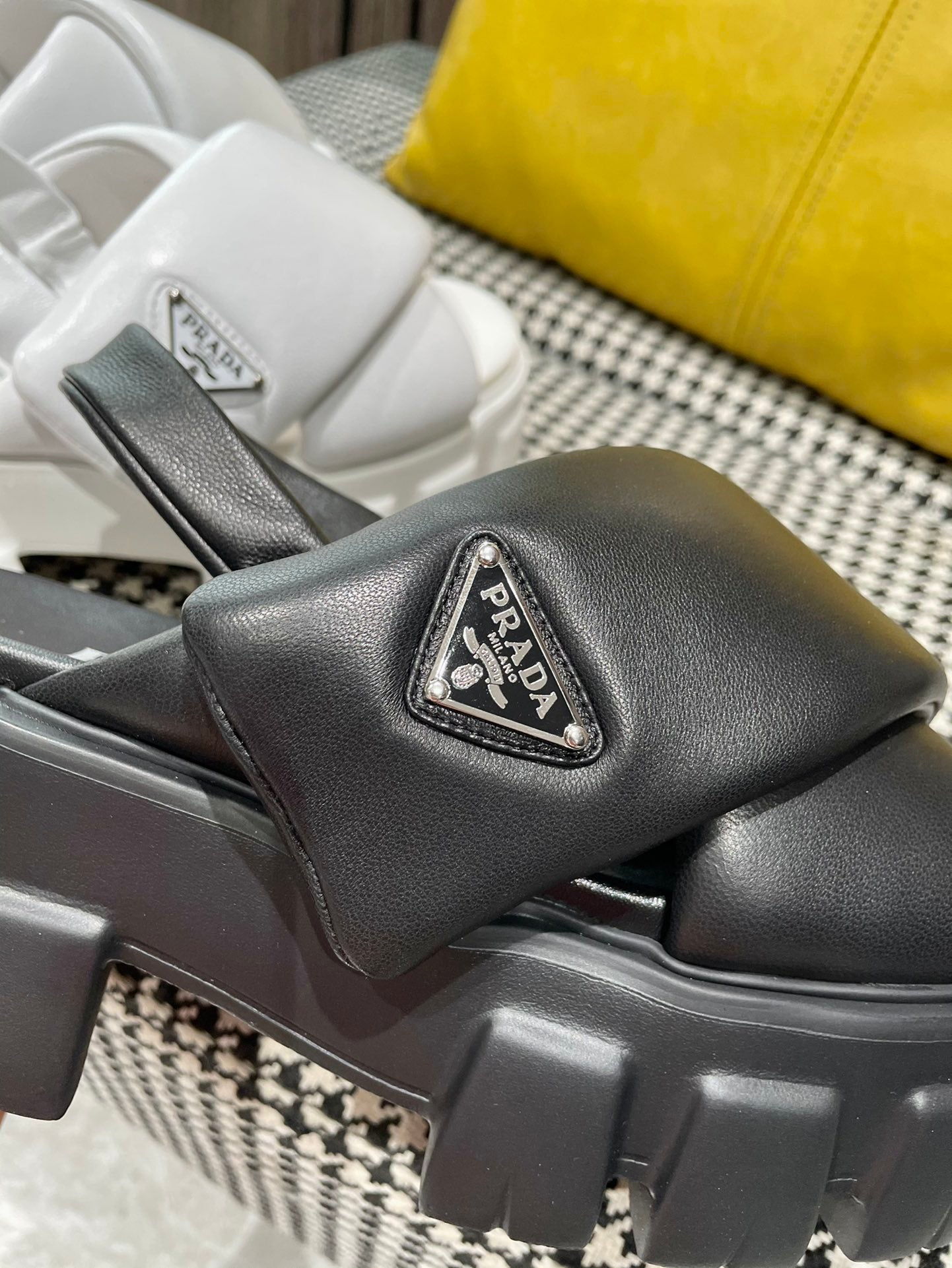 PRADA-090Shoes
