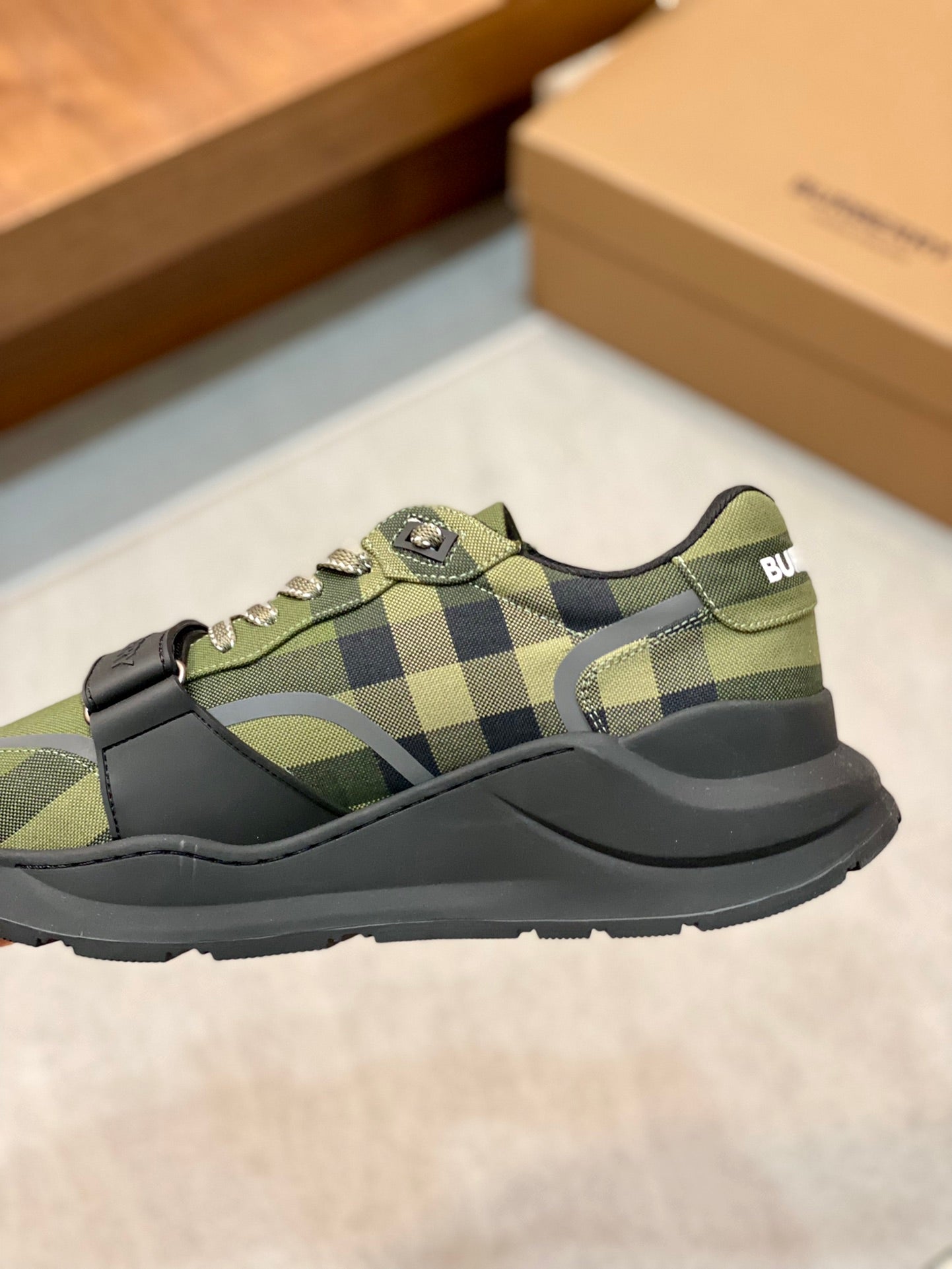 Burberry-066Shoes