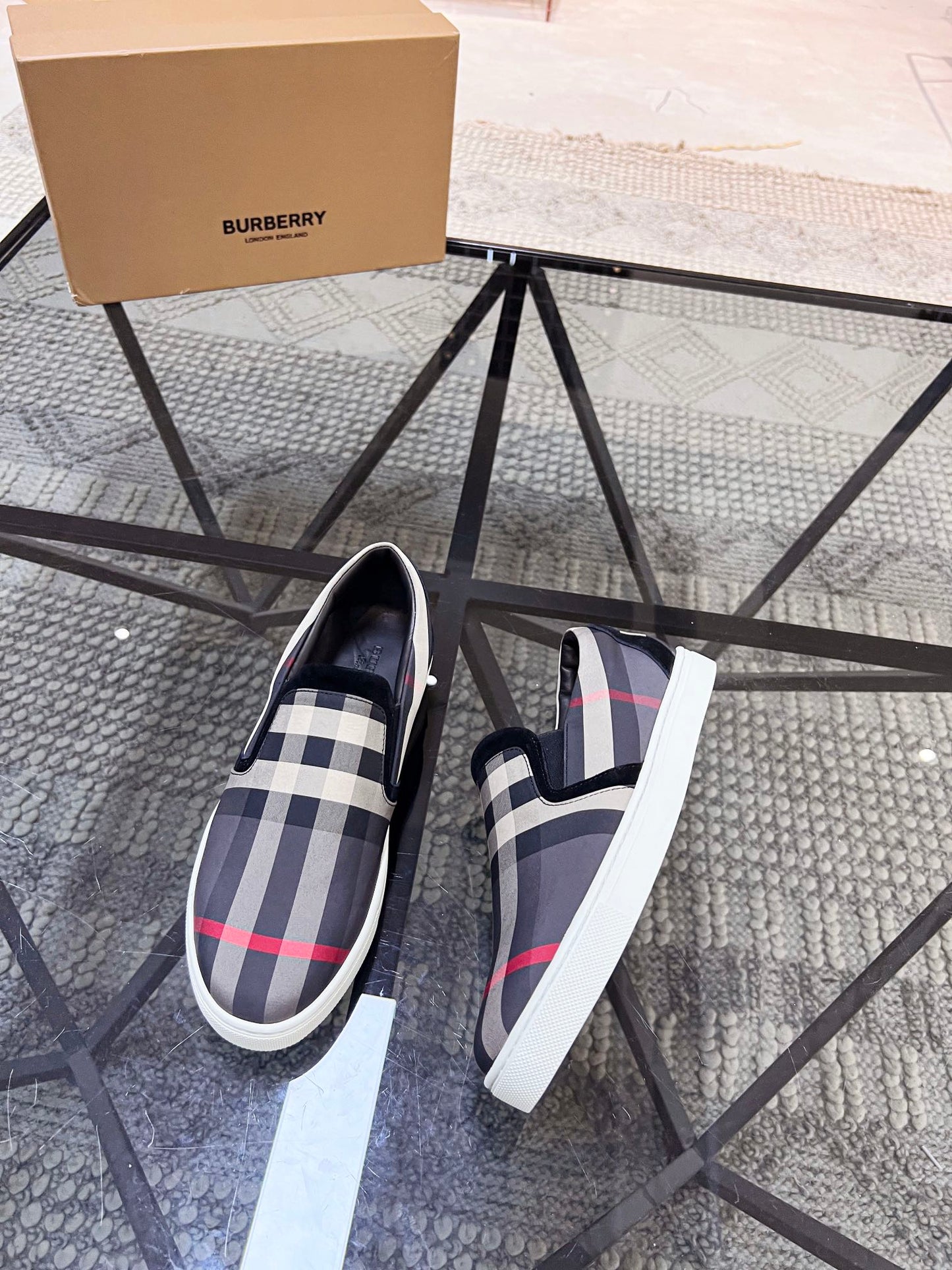 Burberry-084Shoes
