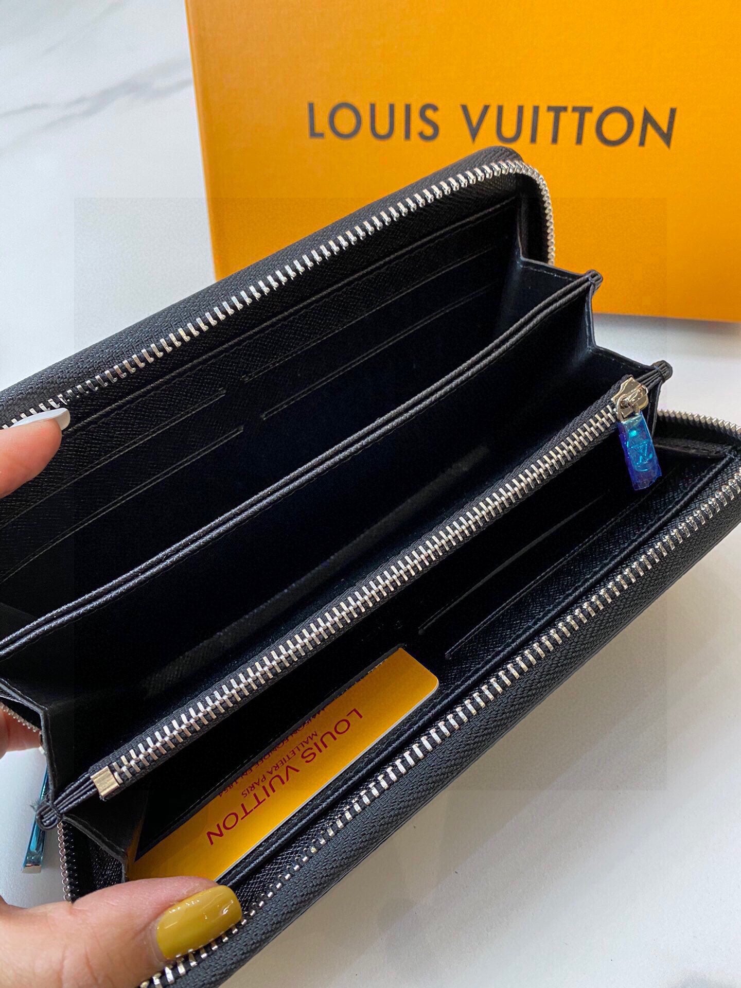 LV-026Wallet