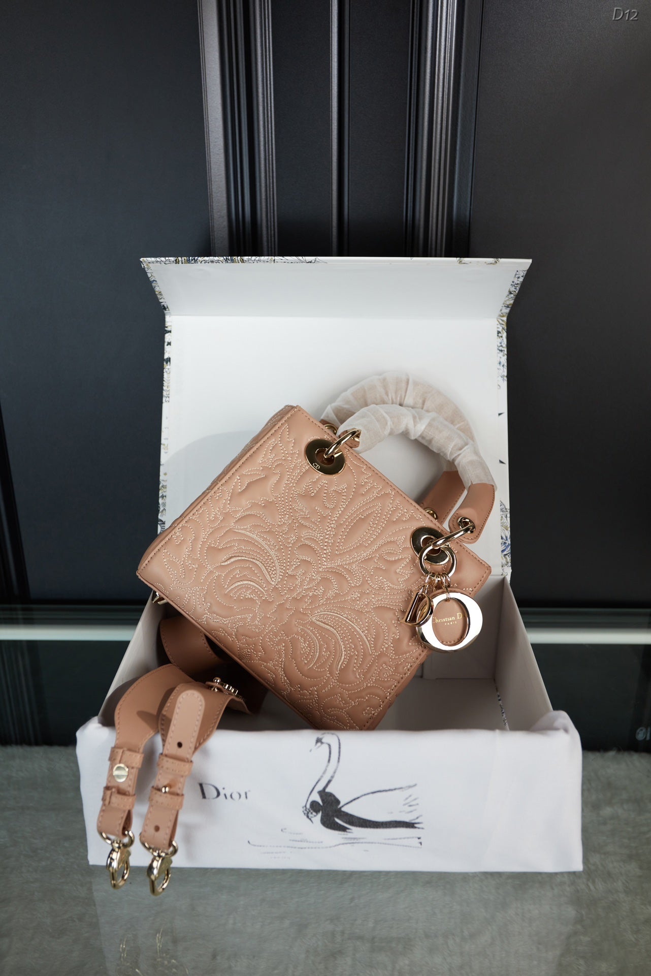DIOR-582