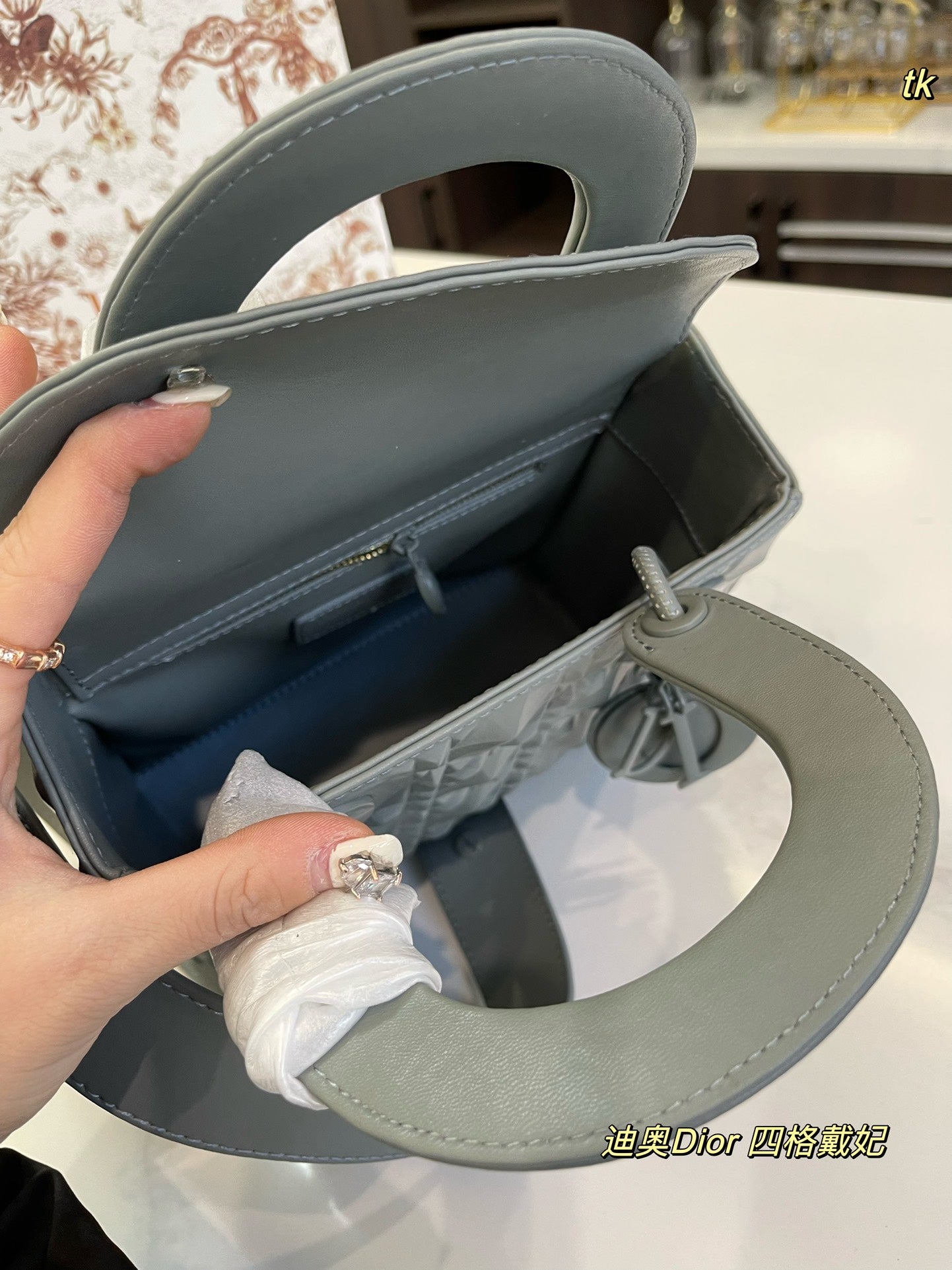 DIOR-610