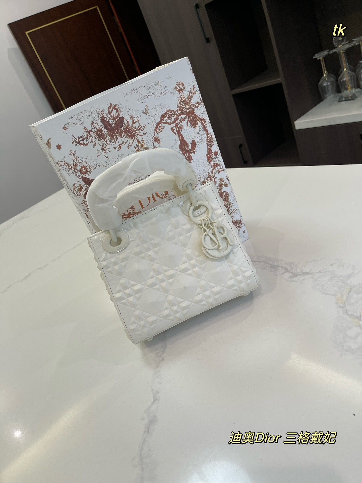 DIOR-609
