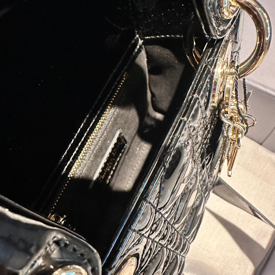 DIOR-562