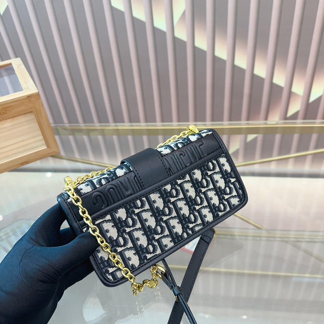 DIOR-472
