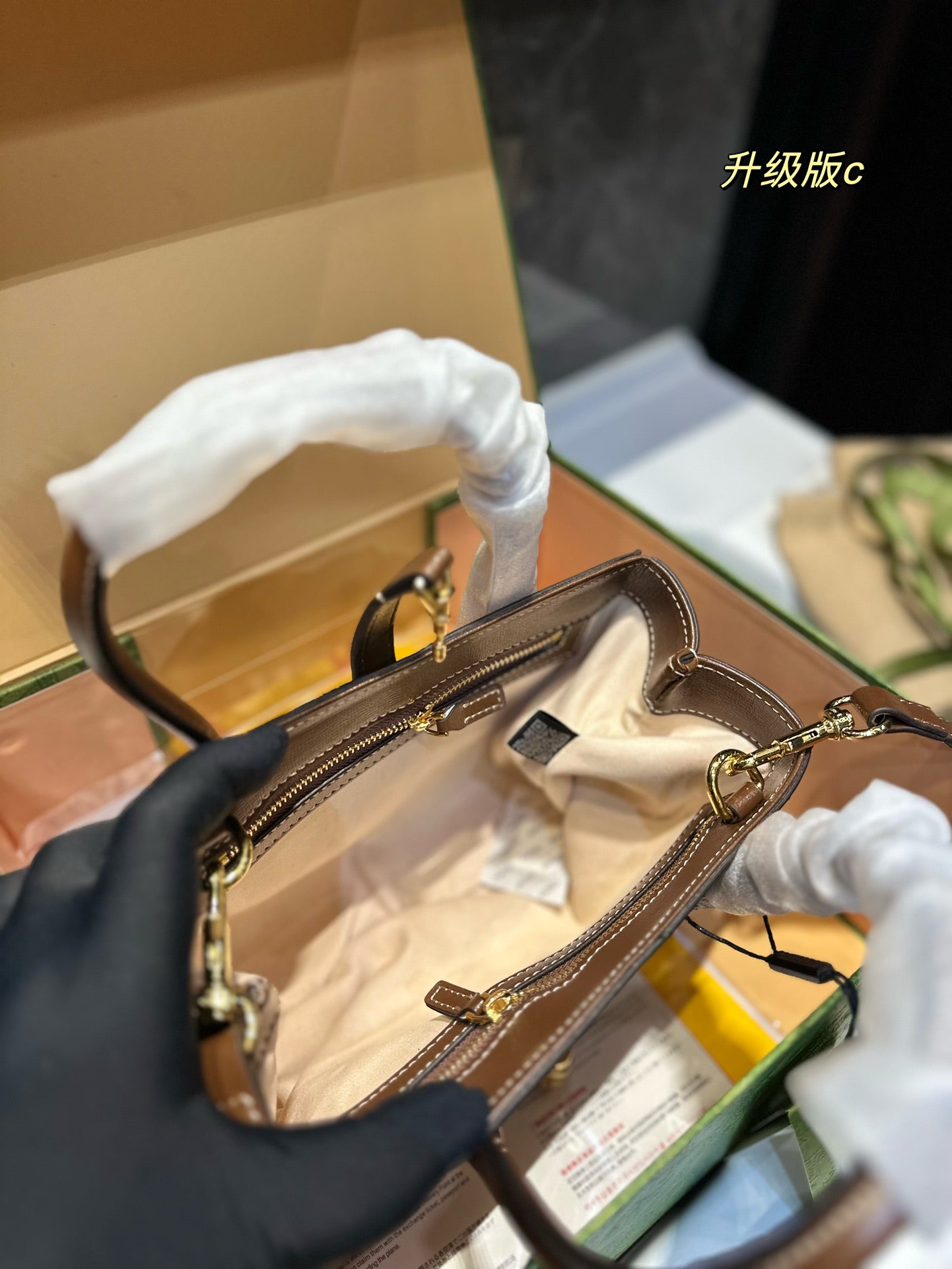 GUCCI-1023