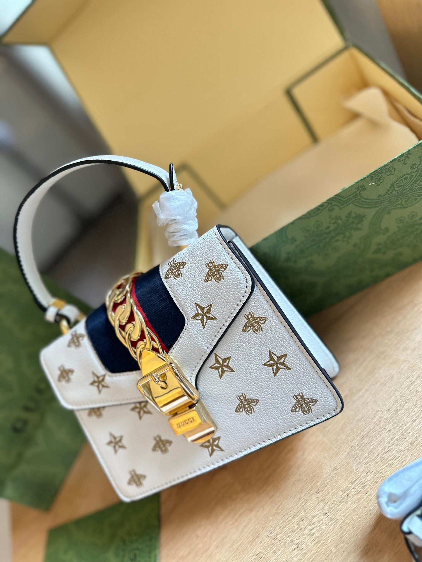 GUCCI-895
