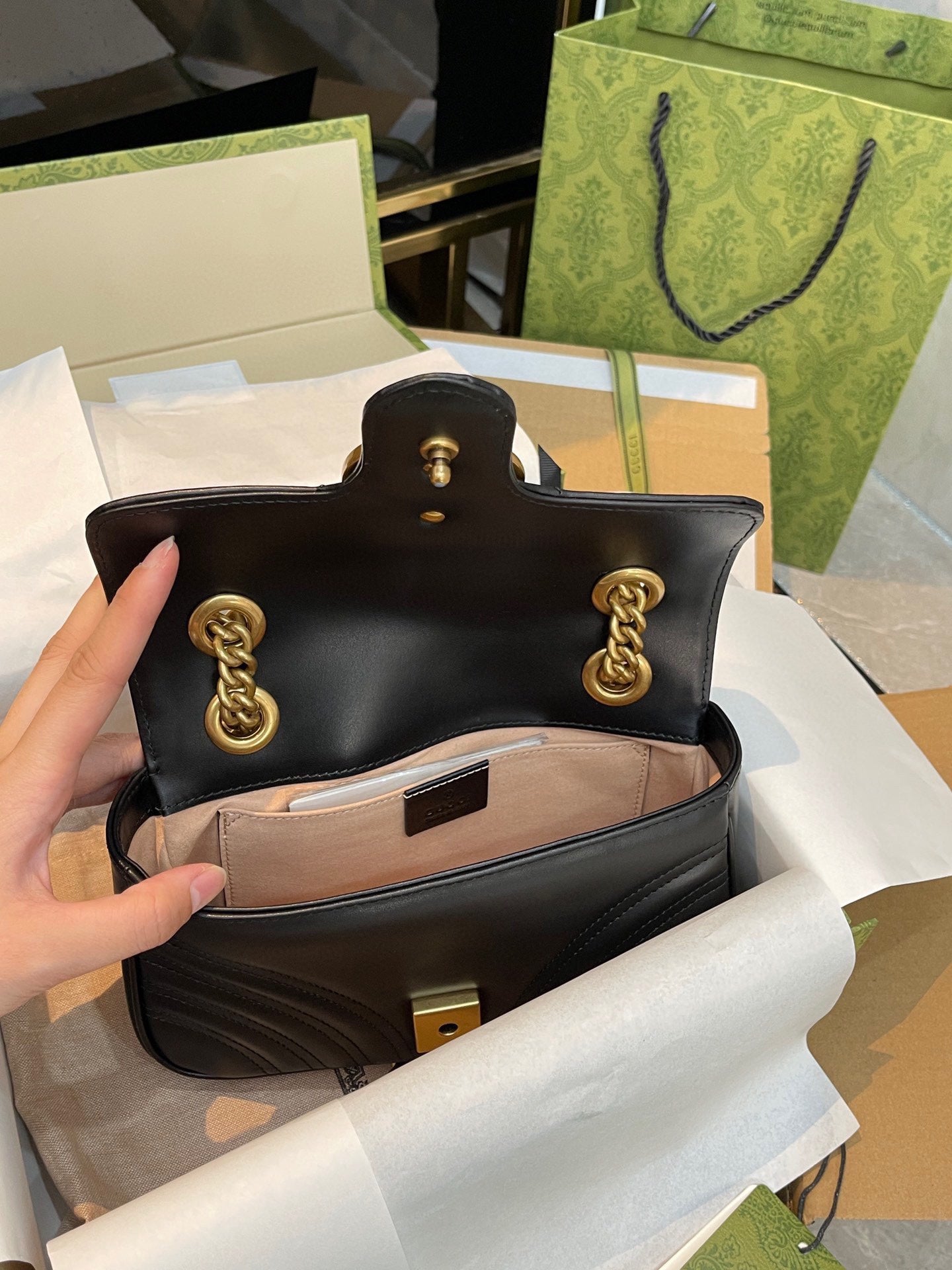 GUCCI-943
