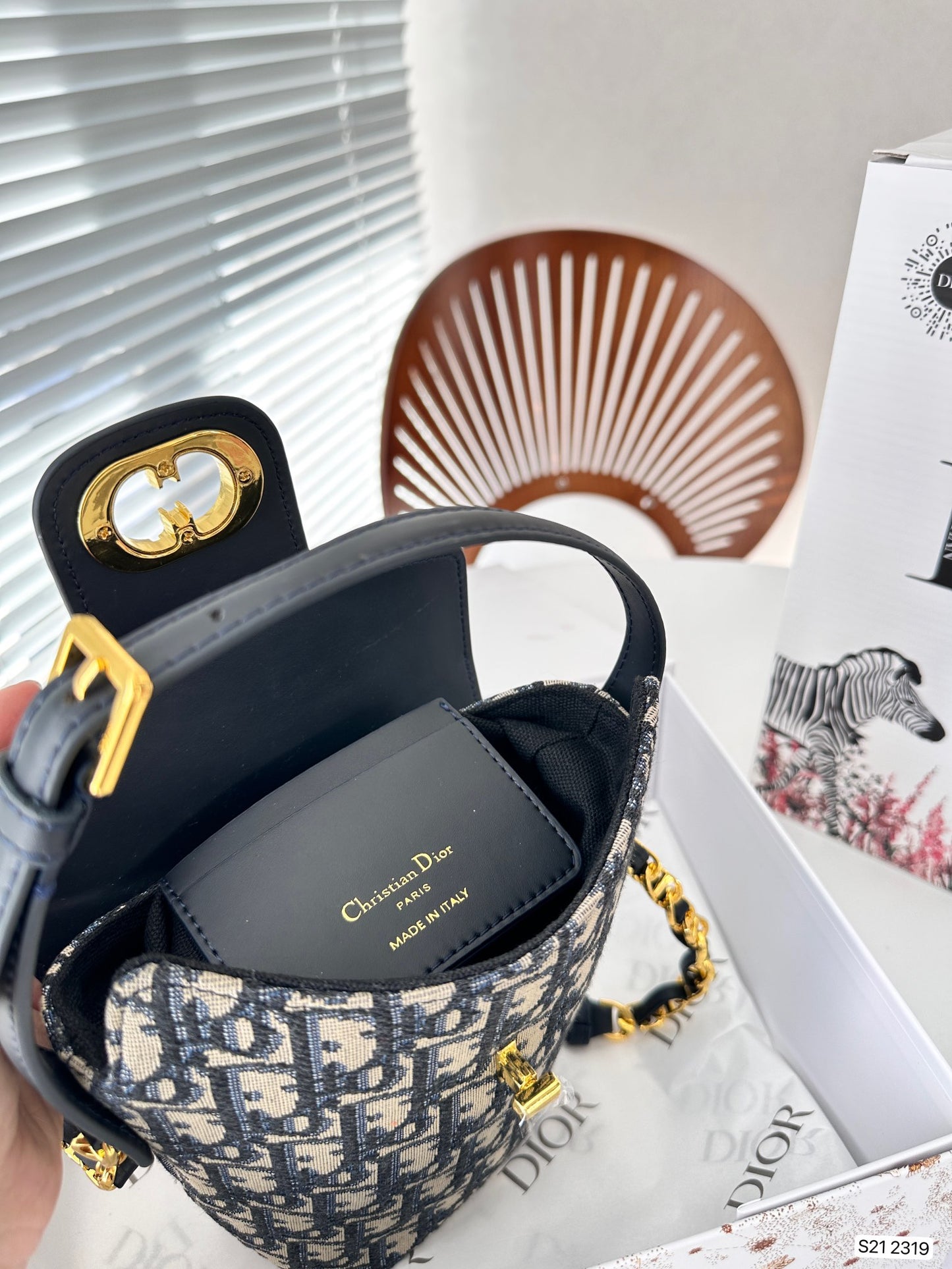 DIOR-525
