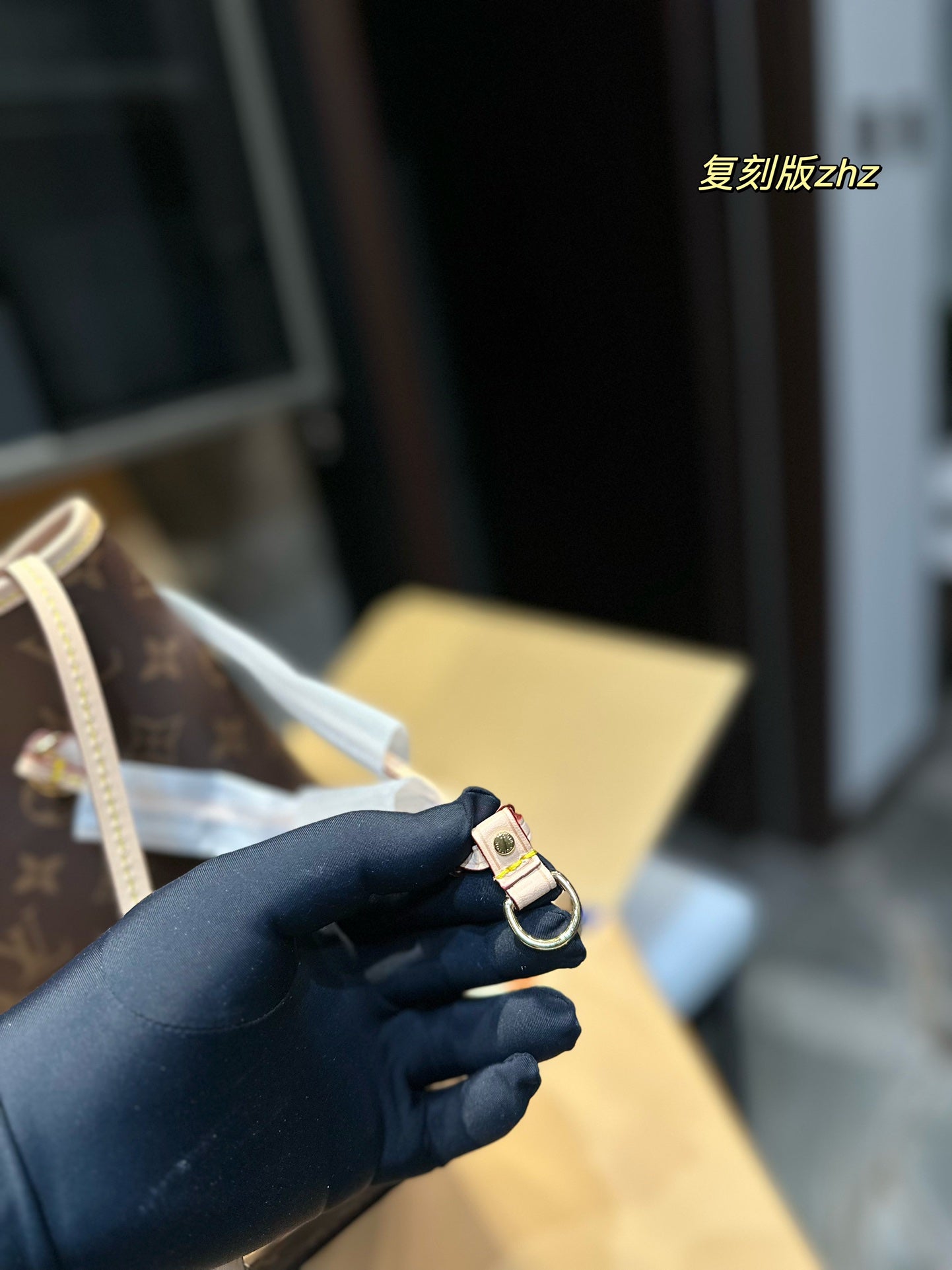 LV-BAG1082