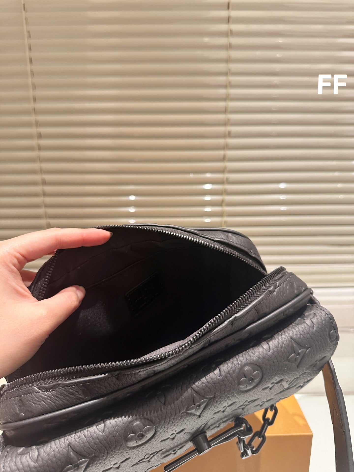 LV-BAG1059