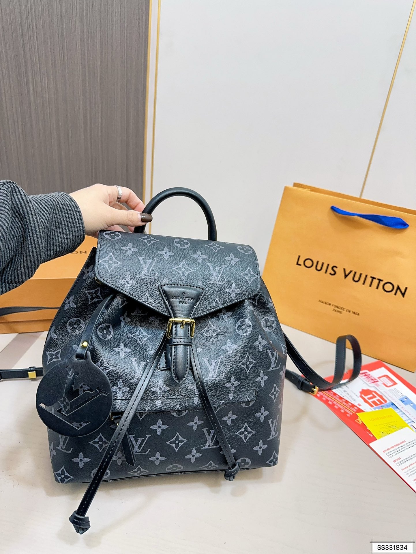 LV-BAG898
