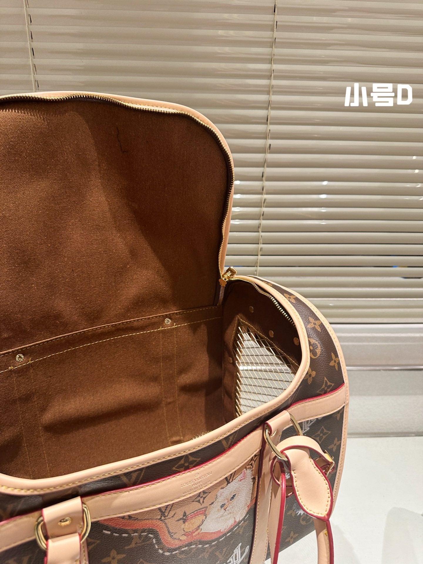 LV-BAG1050