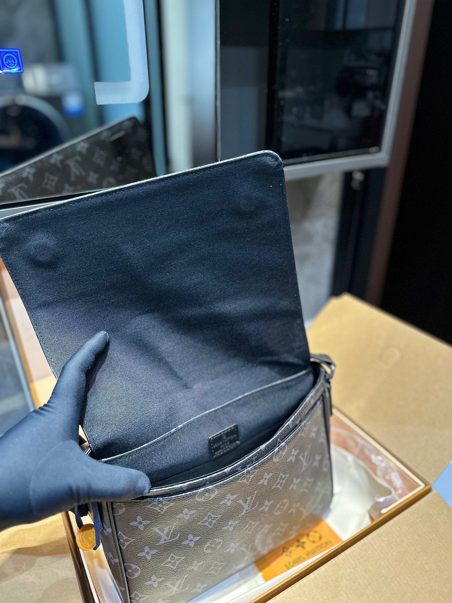 LV-BAG1033