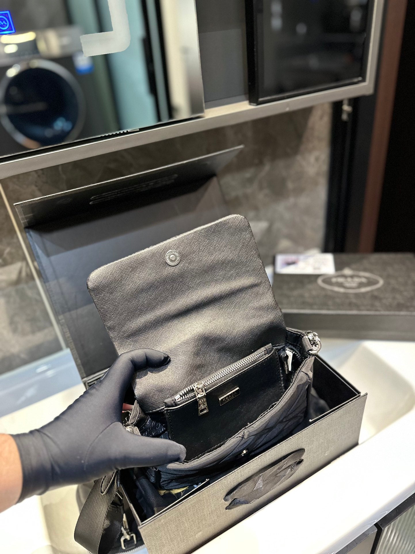 PRADA-585