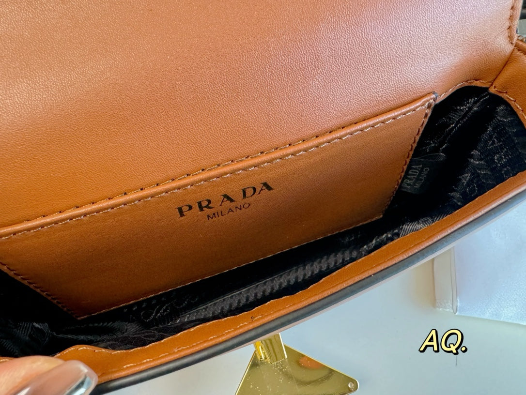 PRADA-572