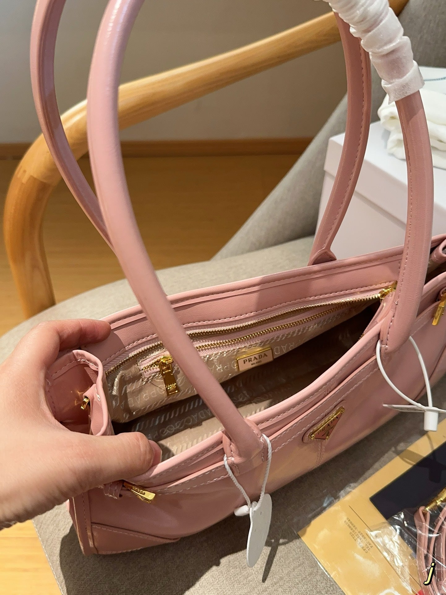 PRADA-762