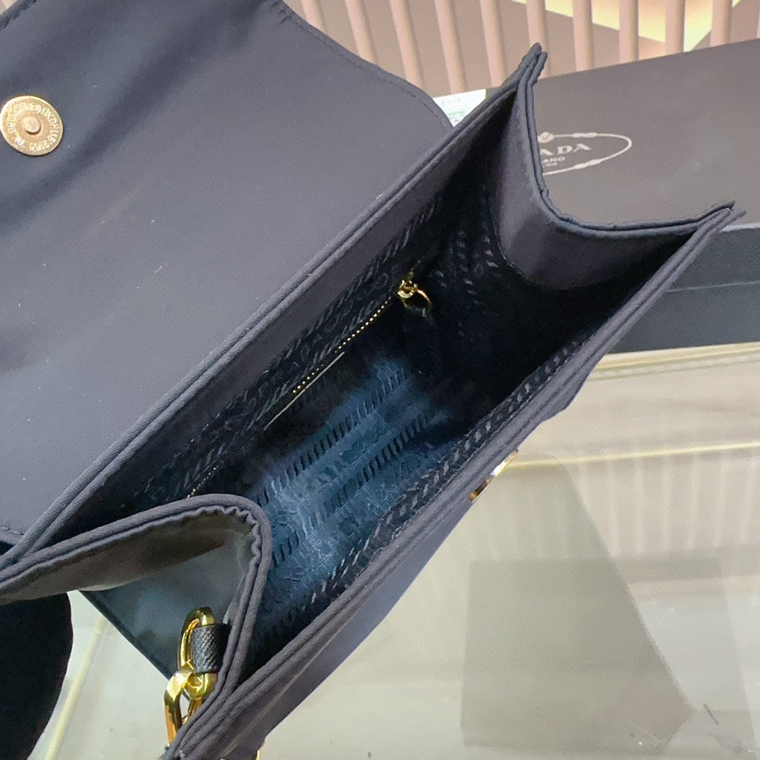 PRADA-586