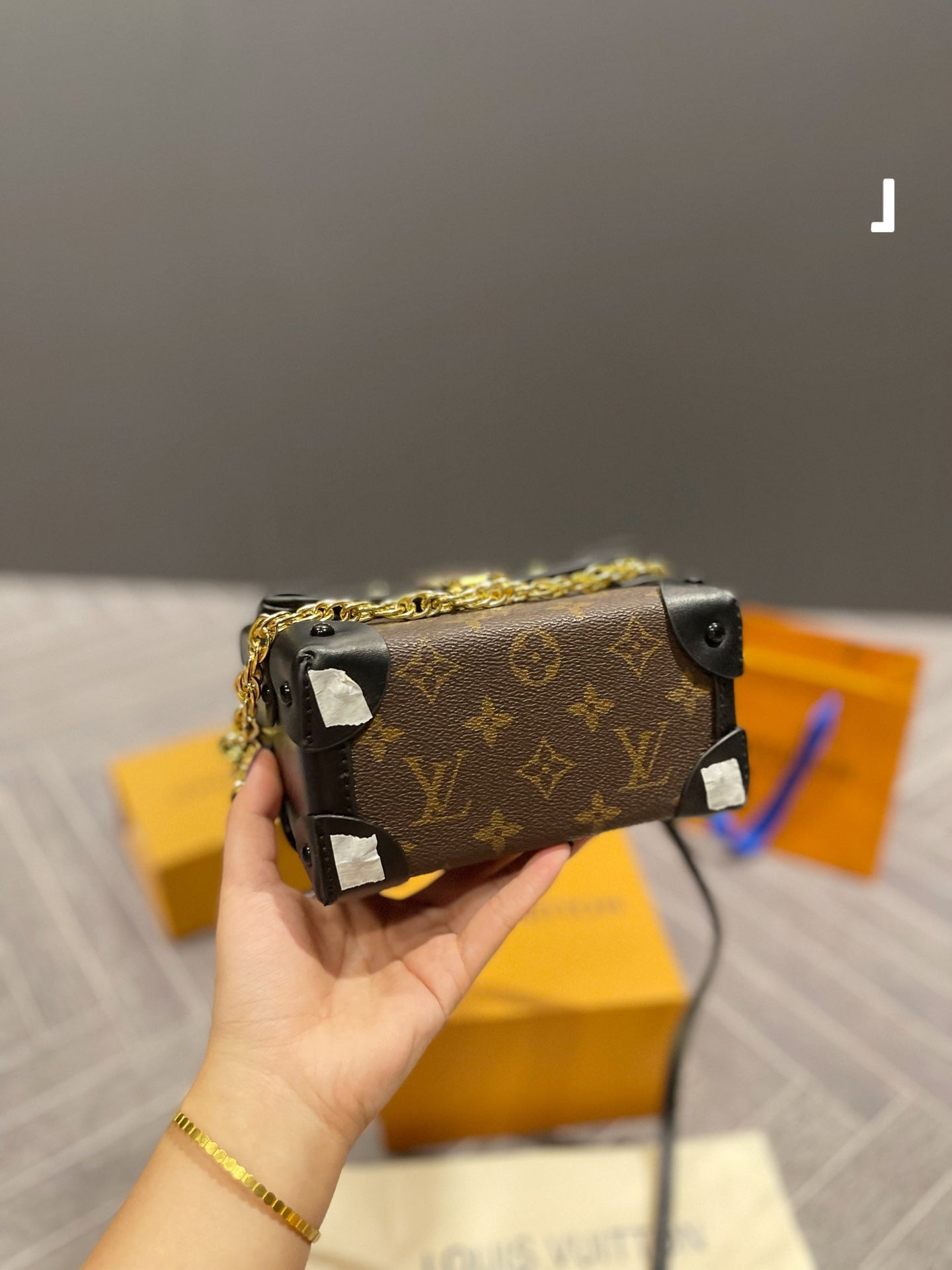 LV-BAG105