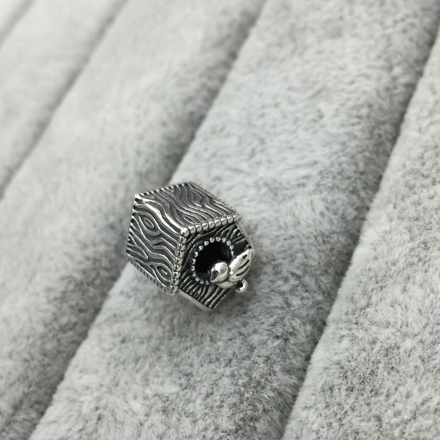 797045