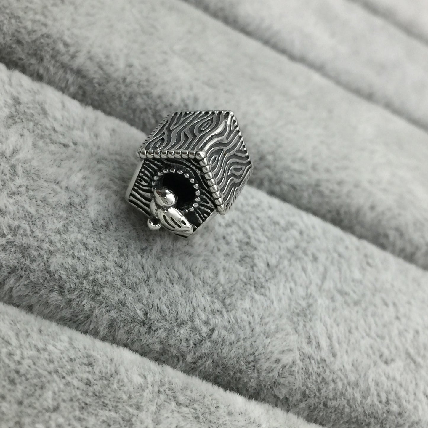 797045