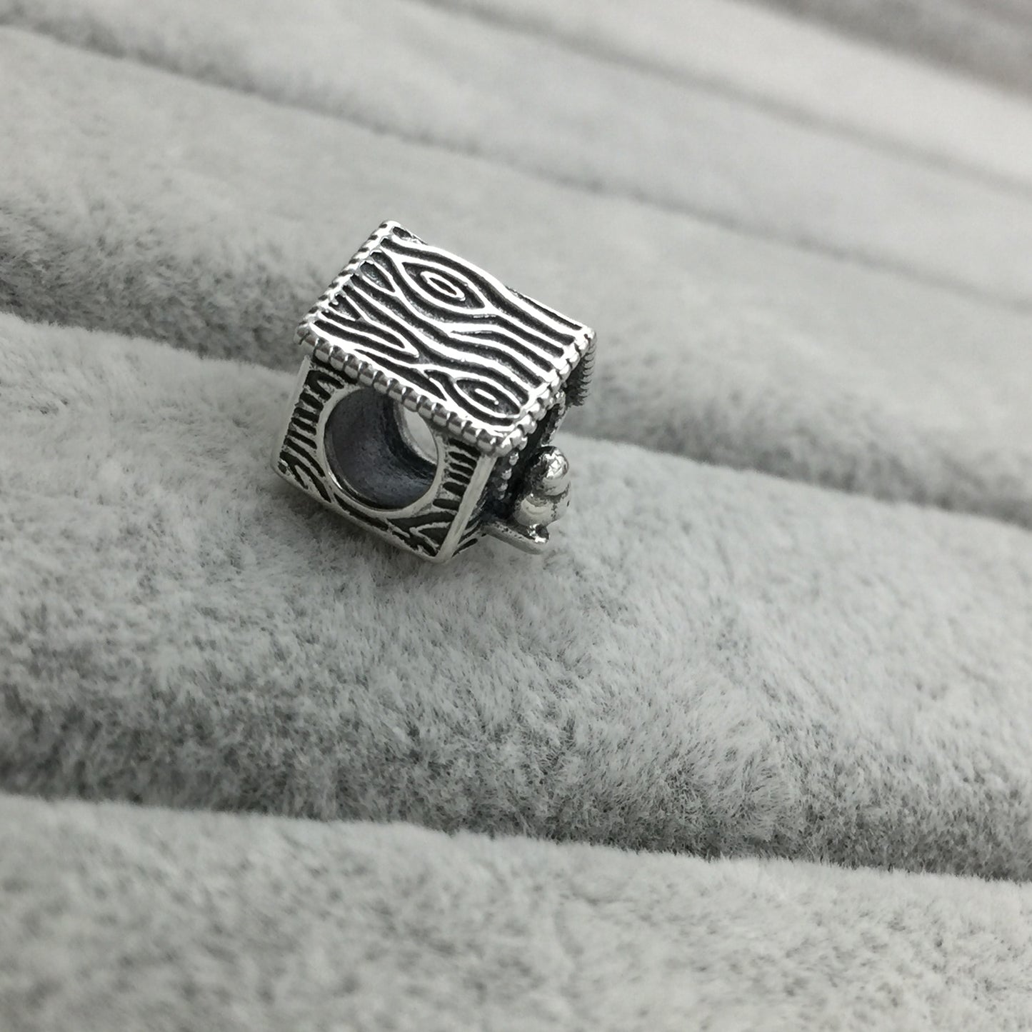 797045