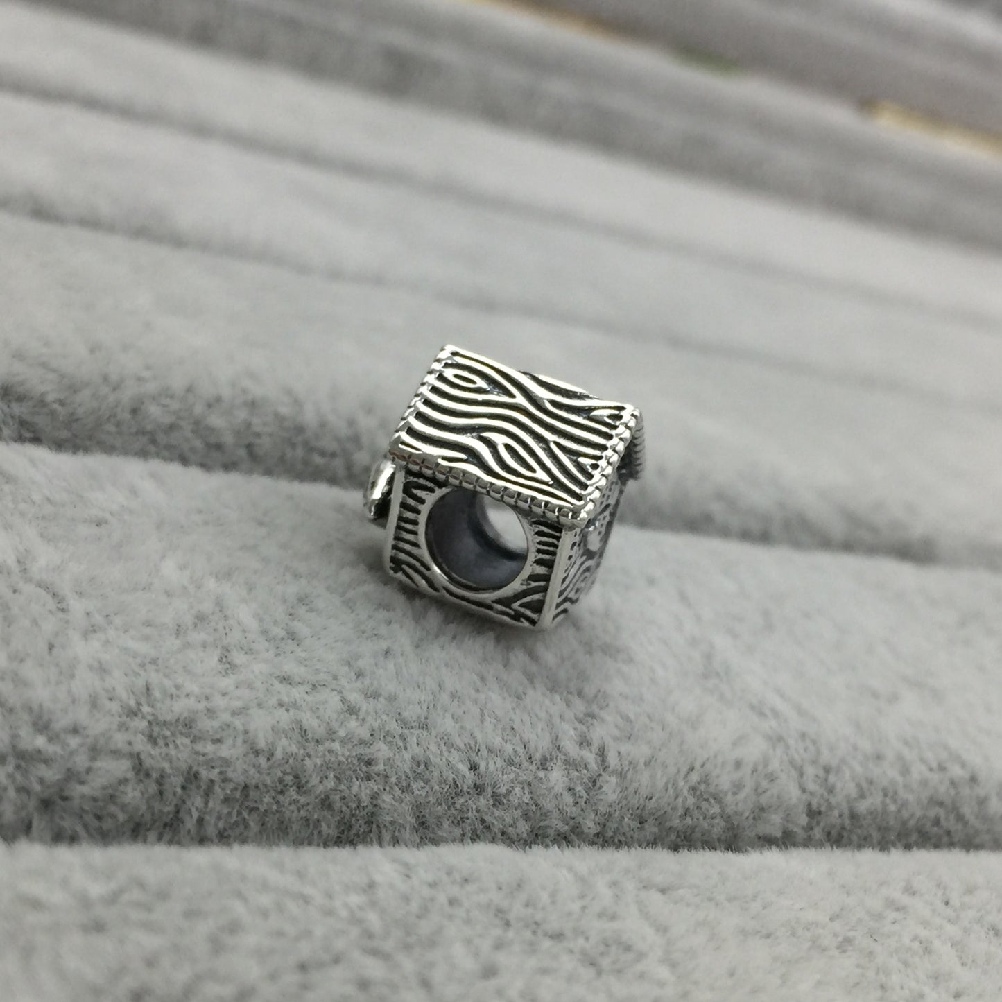 797045