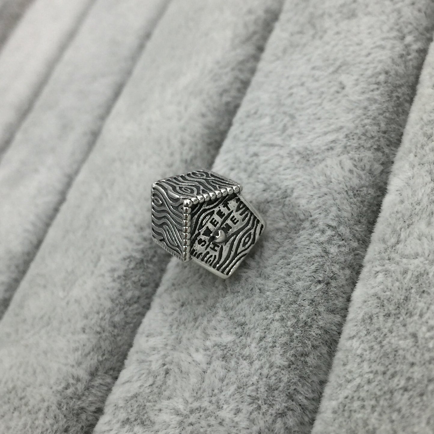 797045