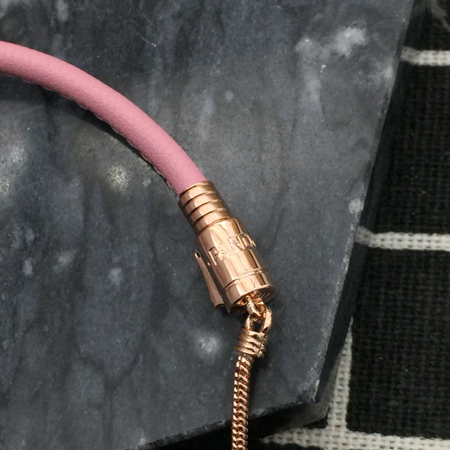589002C01