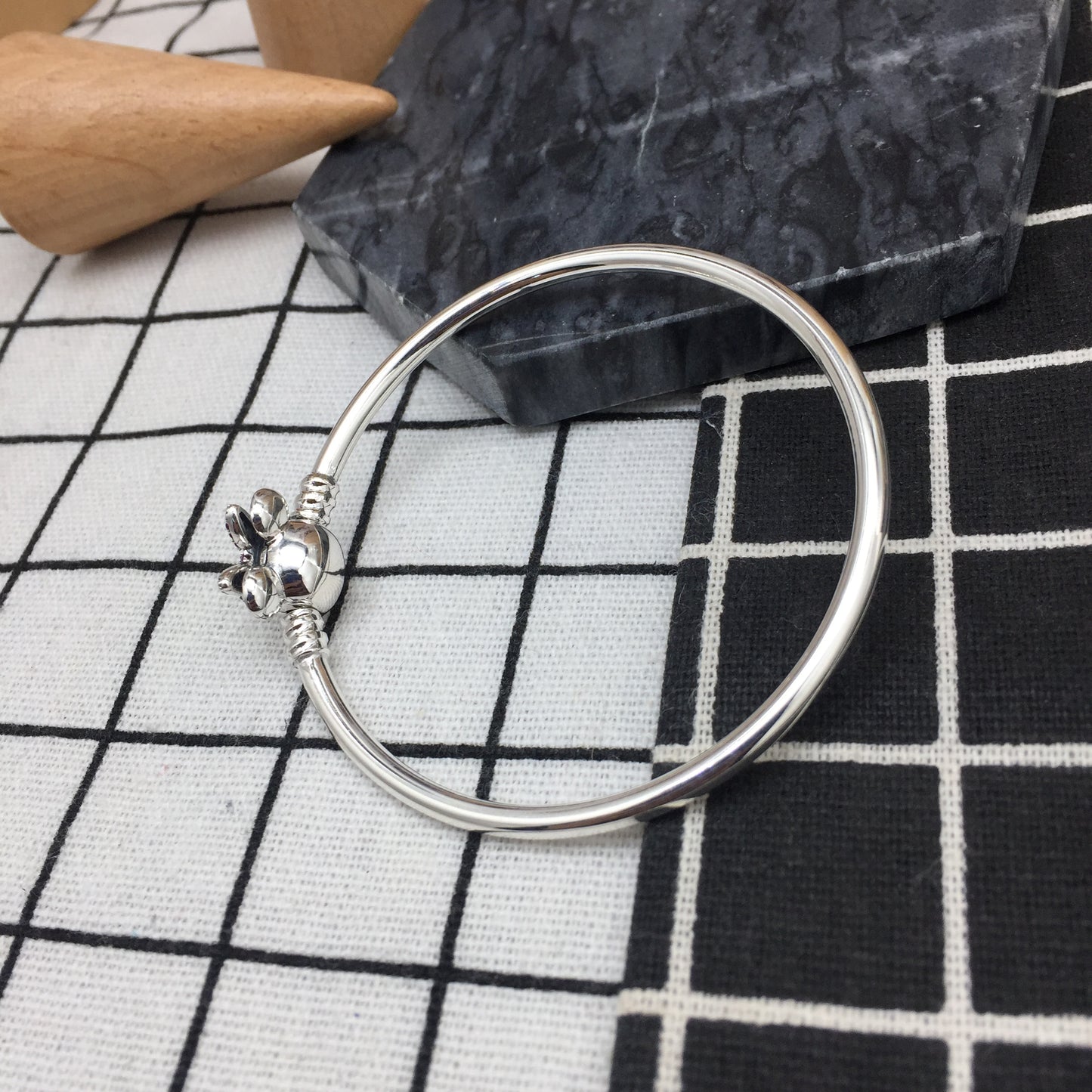 597722CZ