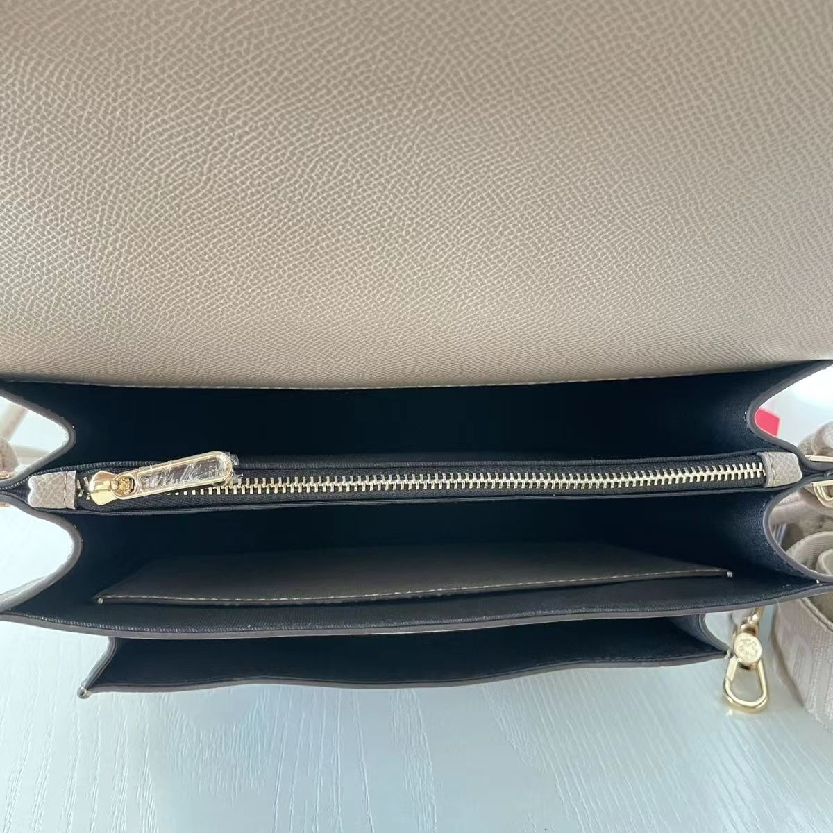 TO-BAG243