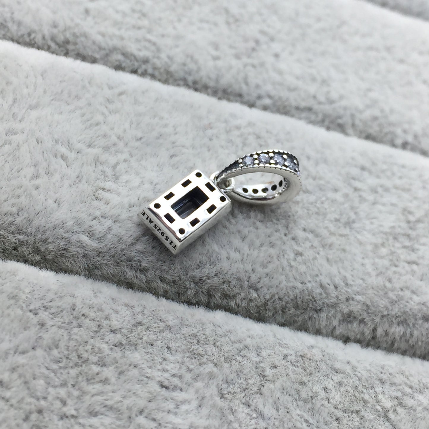 397543CZ