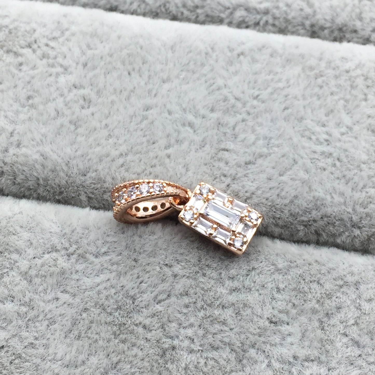 387543CZ
